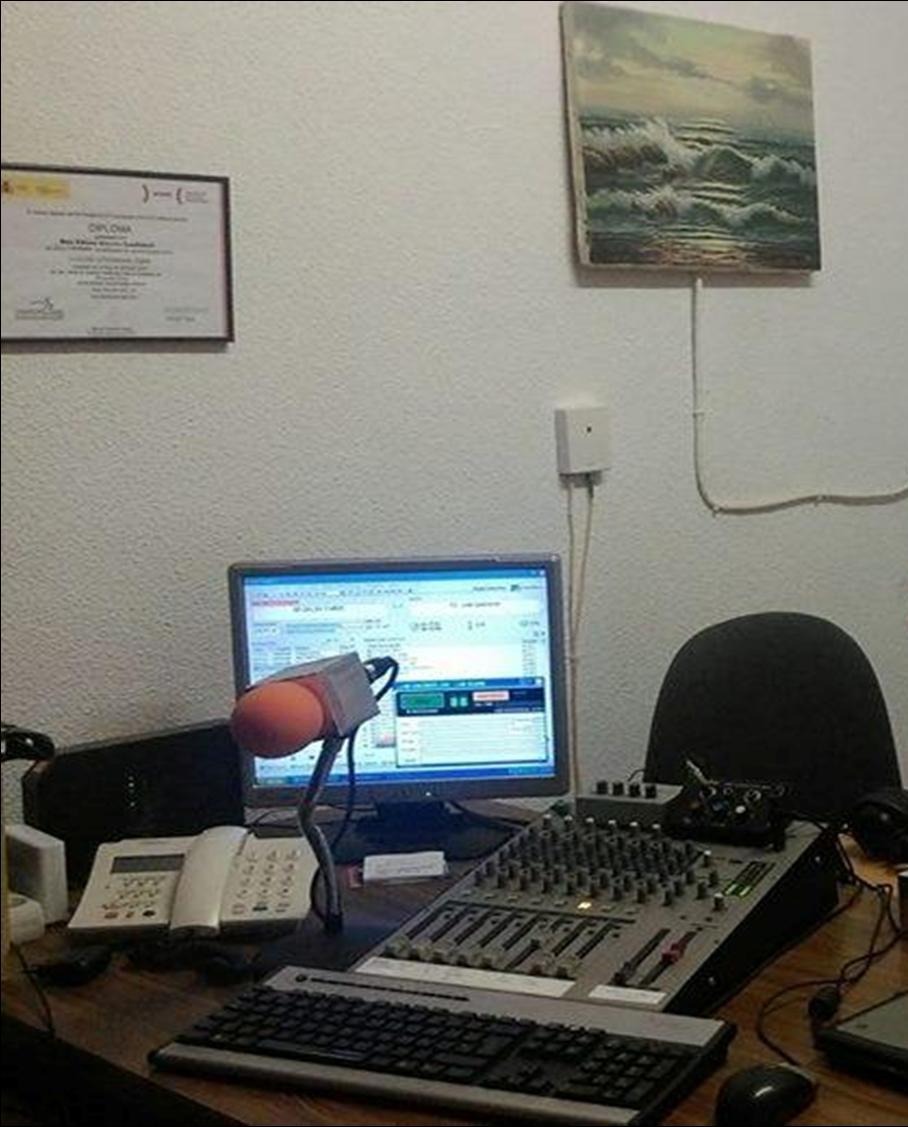 LA DEL
                      PUEBLO FM