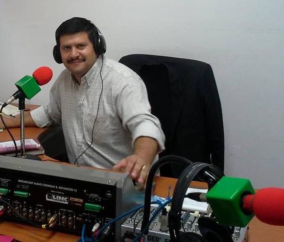 LA DEL
                      PUEBLO FM